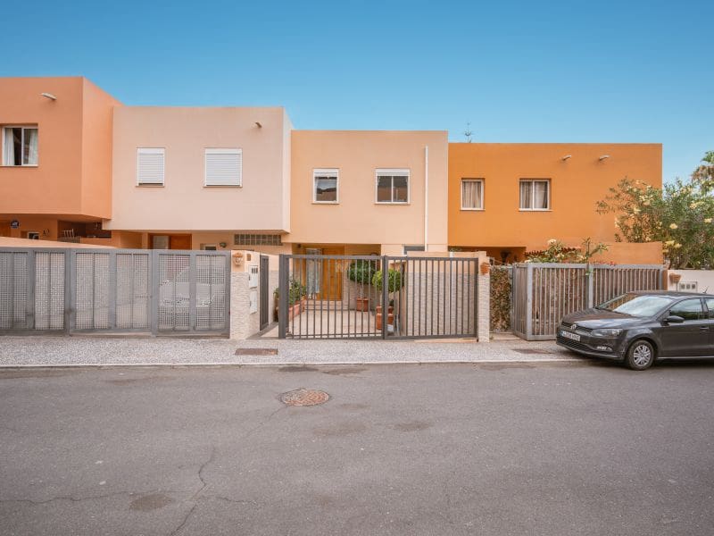 Casa de 3 habitaciones en El Madroñal en venta con piscina - 680.000 € (Ref: 8370130)