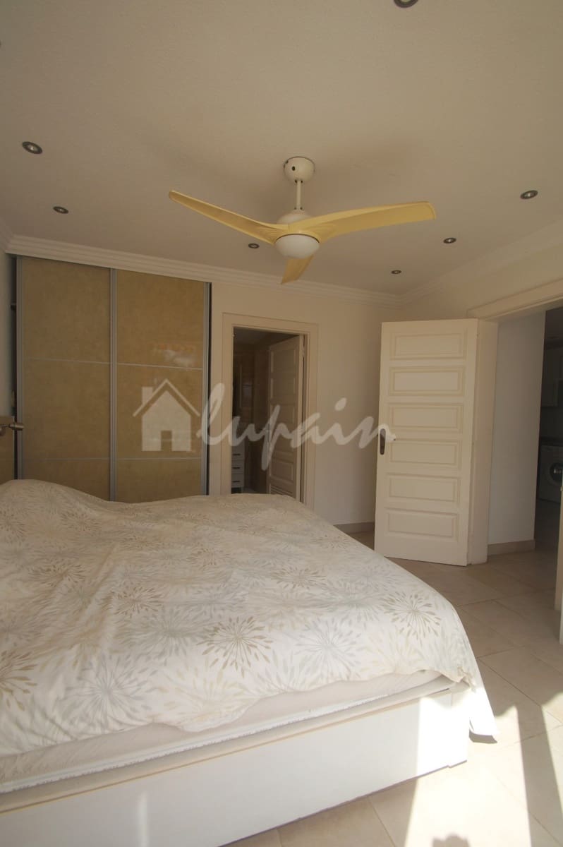 1 bedroom Apartment for sale in Playa de las Americas with pool - € 499,500 (Ref: 8607761)