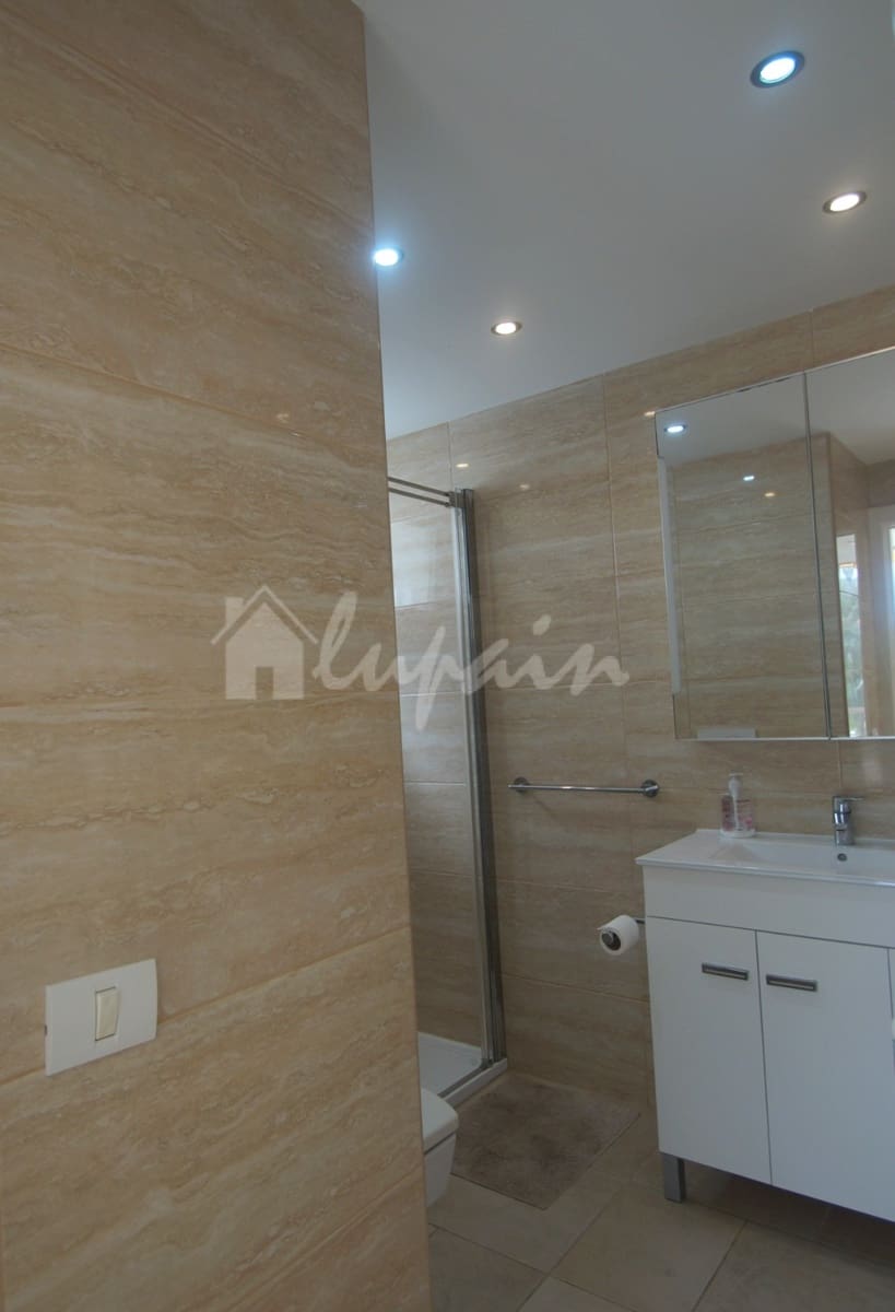 1 bedroom Apartment for sale in Playa de las Americas with pool - € 499,500 (Ref: 8607761)