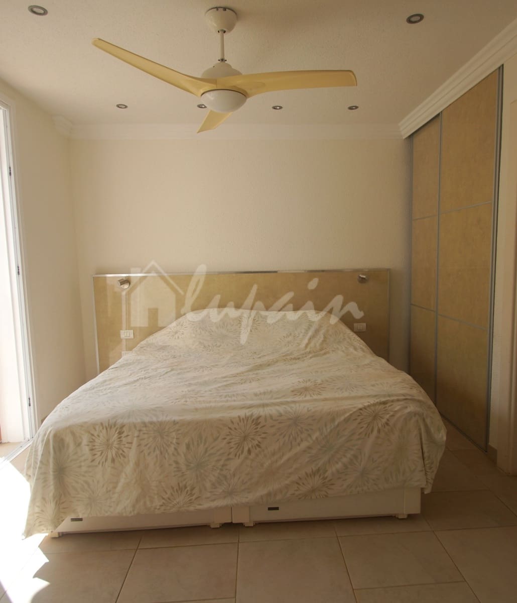 1 bedroom Apartment for sale in Playa de las Americas with pool - € 499,500 (Ref: 8607761)