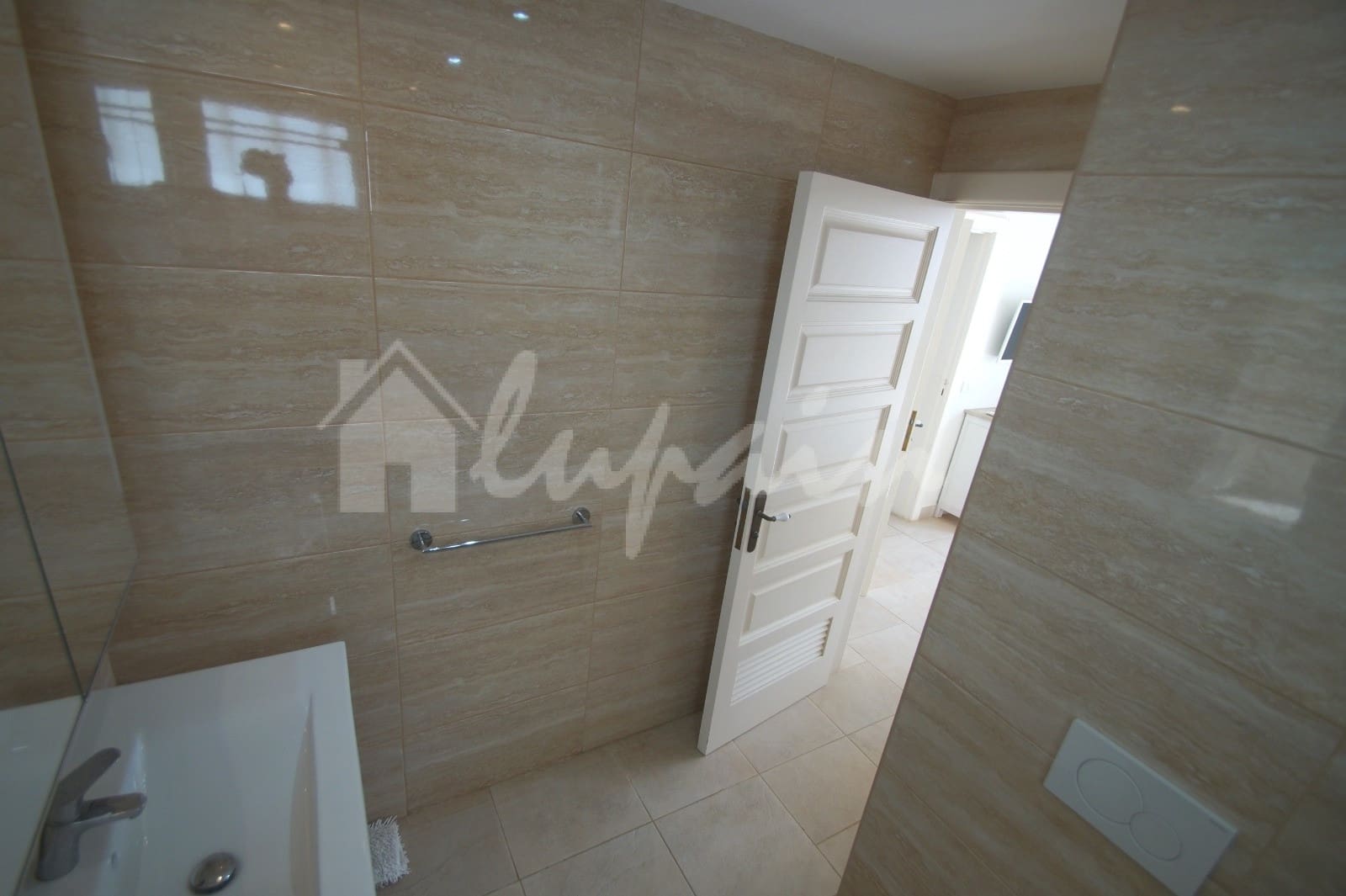 1 bedroom Apartment for sale in Playa de las Americas with pool - € 499,500 (Ref: 8607761)