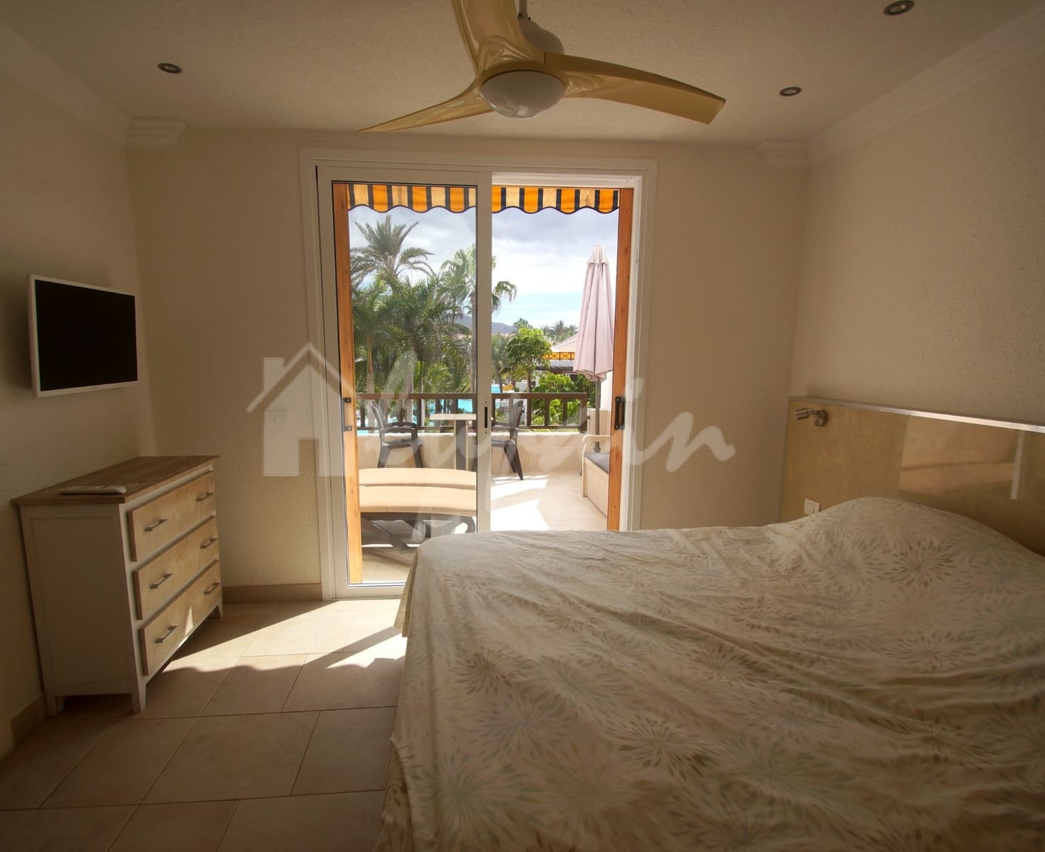 1 bedroom Apartment for sale in Playa de las Americas with pool - € 499,500 (Ref: 8607761)