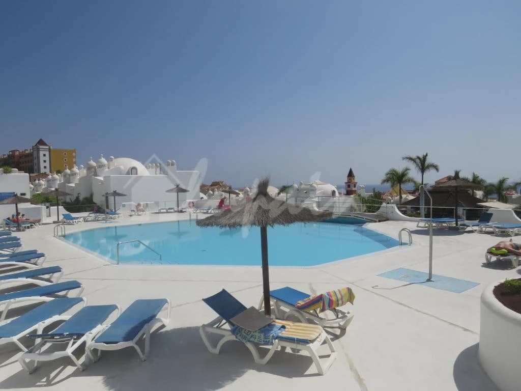 3 soveværelse Lejlighed til salg i Playa Paraiso med swimmingpool - € 450.000 (Ref: 8704309)