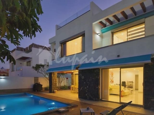 4 soveværelse Villa til salg i Los Cristianos, Arona med swimmingpool - € 1.690.000 (Ref: 8740647)