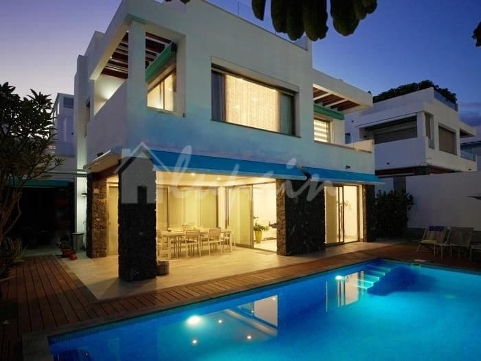 4 soverom Villa til salgs i Los Cristianos med svømmebasseng - € 1 690 000 (Ref: 8740647)