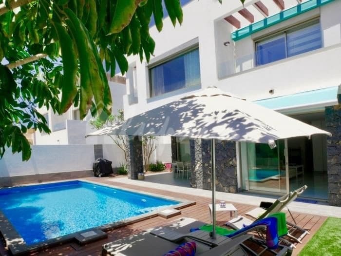 4 soverom Villa til salgs i Los Cristianos med svømmebasseng - € 1 690 000 (Ref: 8740647)