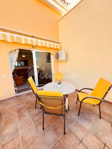 2 makuuhuone Kattohuoneisto myytävänä paikassa Los Cristianos, Arona mukana uima-altaan - 549 000 € (Ref: 8762633)