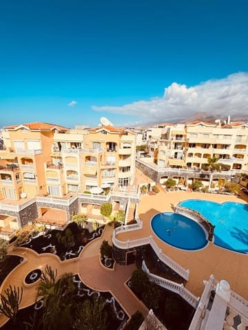 2 makuuhuone Kattohuoneisto myytävänä paikassa Los Cristianos, Arona mukana uima-altaan - 549 000 € (Ref: 8762633)