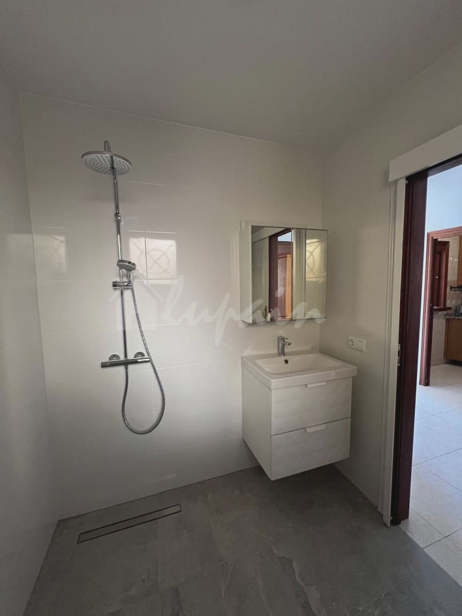 1 bedroom Apartment for sale in Los Cristianos with pool - € 320,000 (Ref: 8762634)