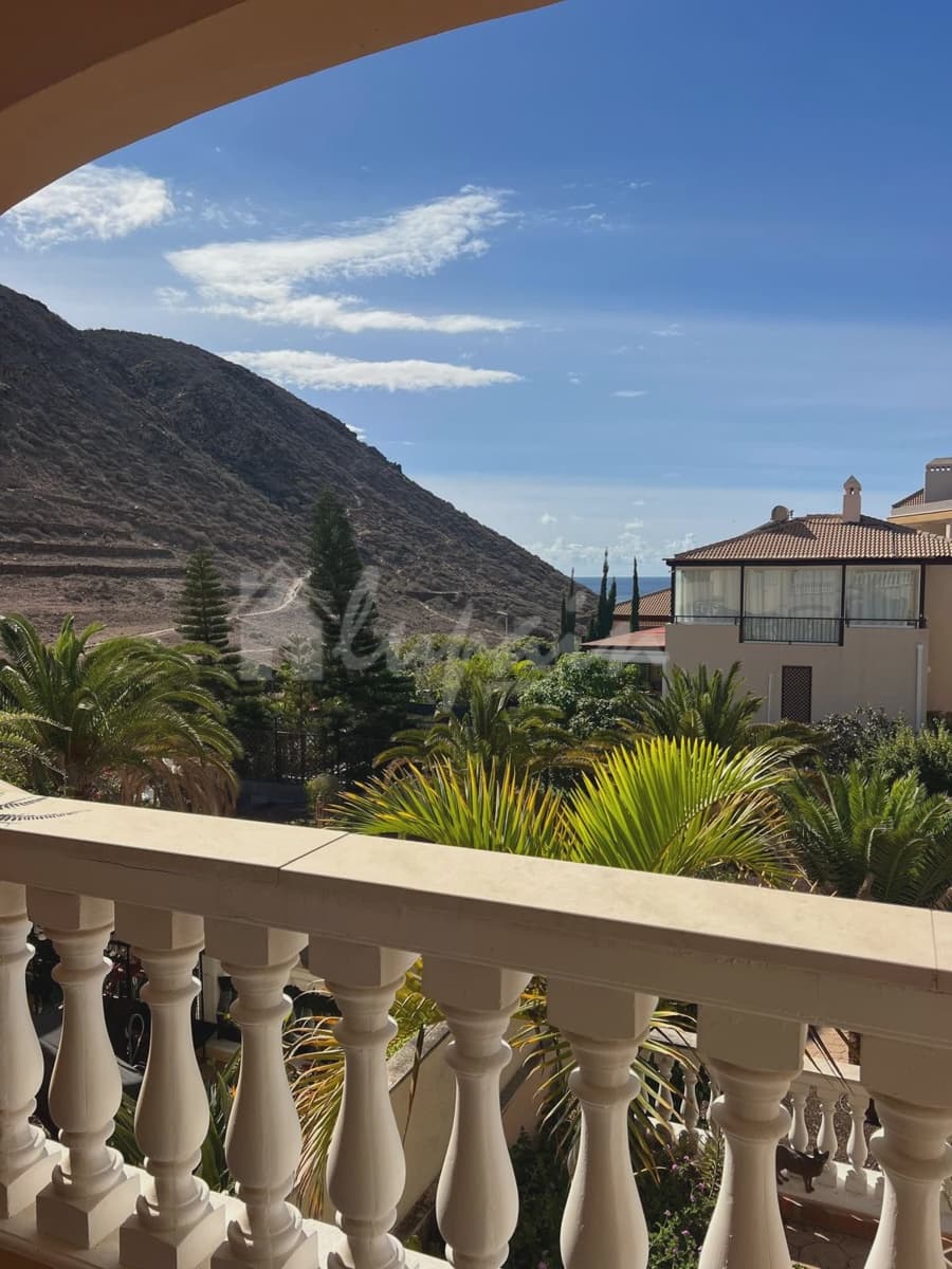 1 bedroom Apartment for sale in Los Cristianos with pool - € 320,000 (Ref: 8762634)