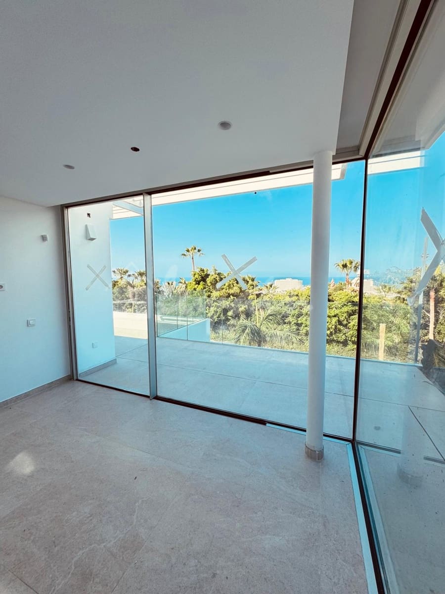 4 bedroom Villa for sale in San Eugenio with pool - € 2,690,000 (Ref: 8790376)