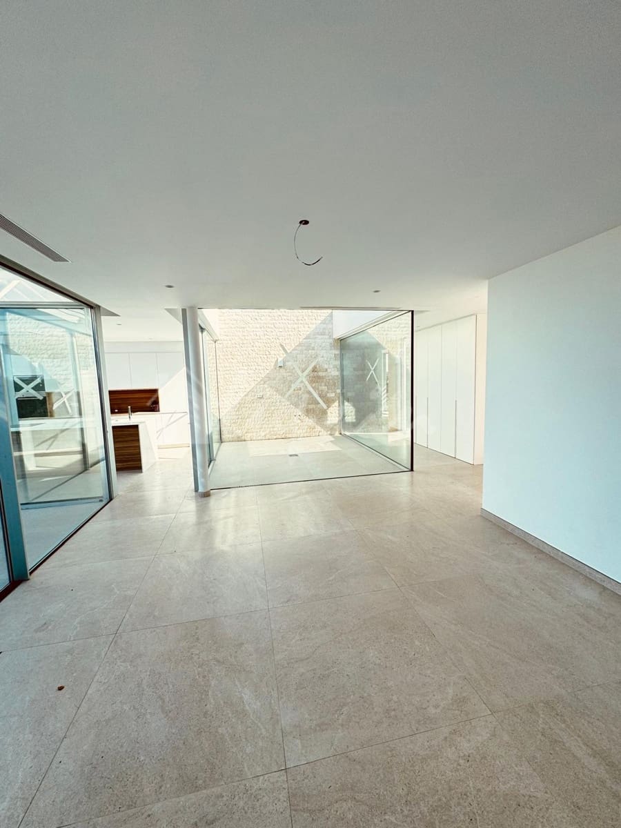 4 bedroom Villa for sale in San Eugenio with pool - € 2,690,000 (Ref: 8790376)