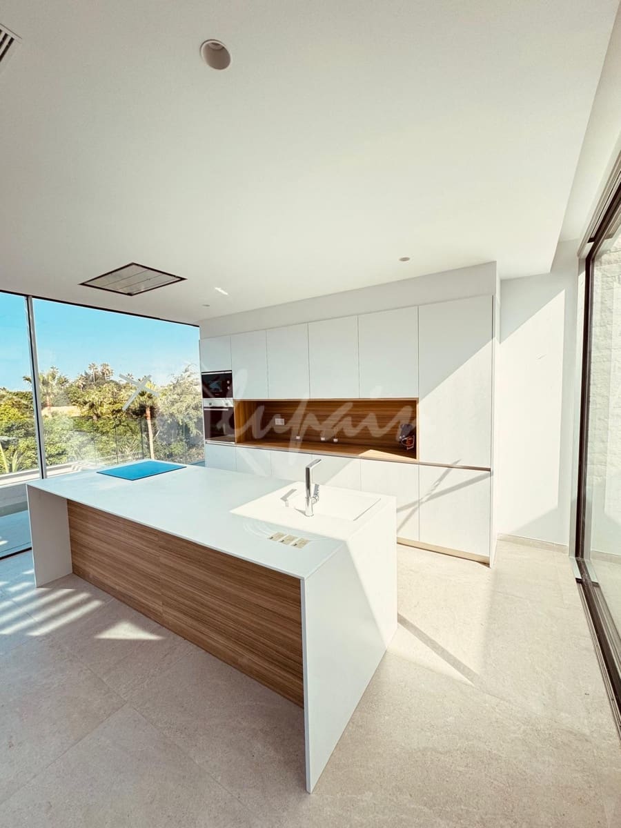 4 bedroom Villa for sale in San Eugenio with pool - € 2,690,000 (Ref: 8790376)