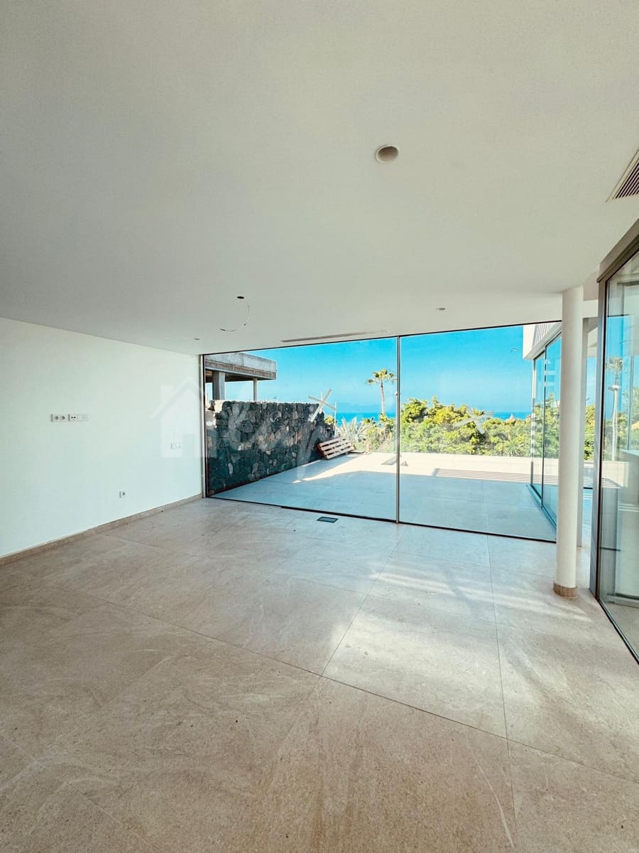 4 bedroom Villa for sale in San Eugenio with pool - € 2,690,000 (Ref: 8790376)