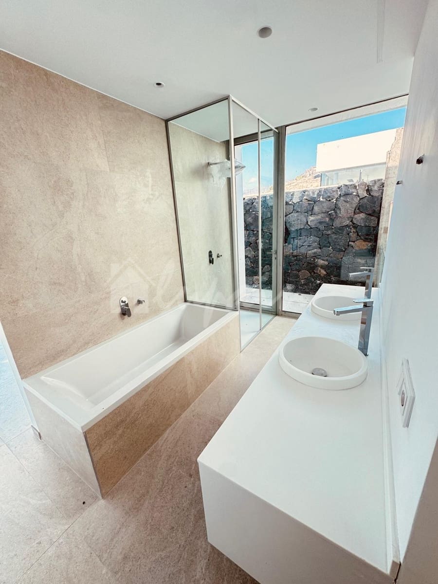 4 bedroom Villa for sale in San Eugenio with pool - € 2,690,000 (Ref: 8790376)