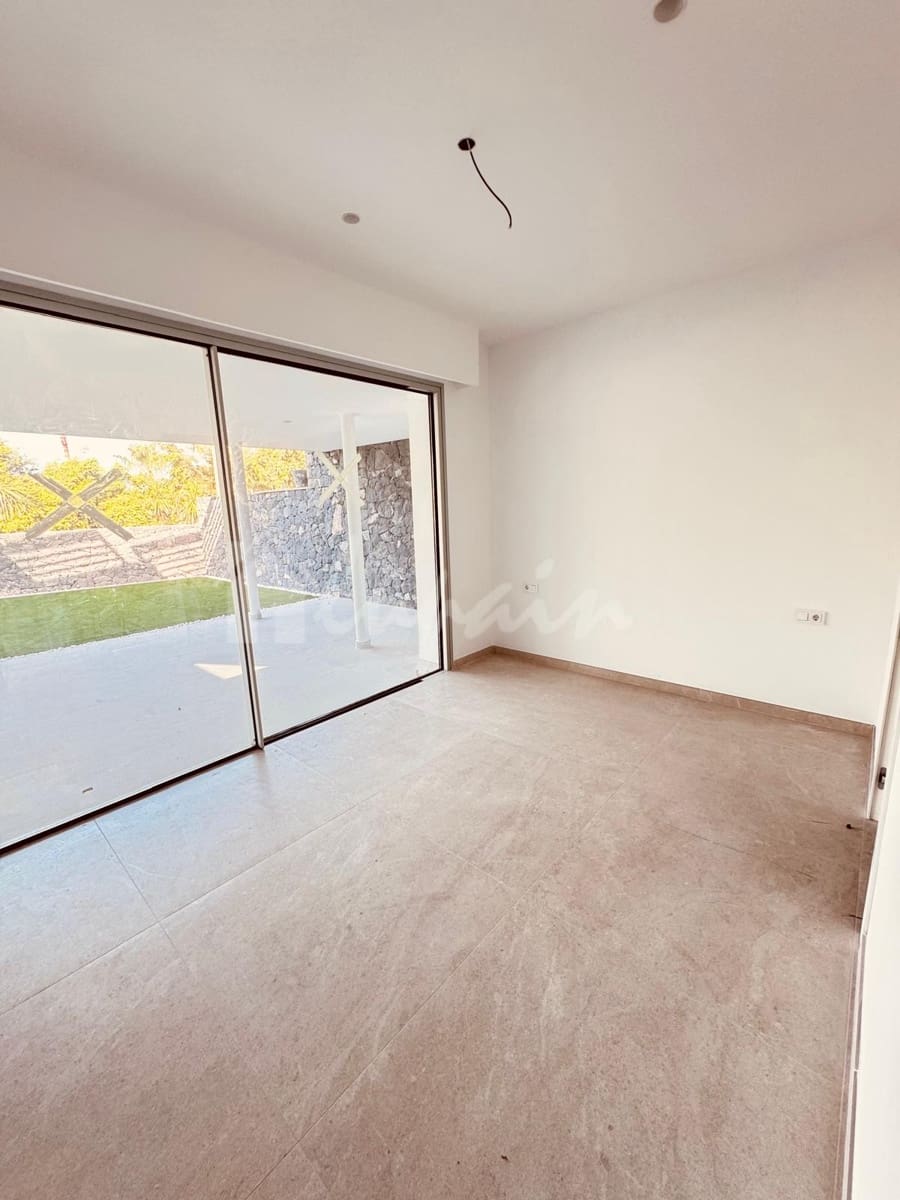 4 bedroom Villa for sale in San Eugenio with pool - € 2,690,000 (Ref: 8790376)