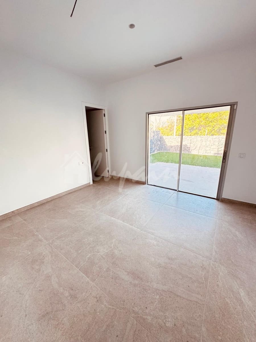 4 bedroom Villa for sale in San Eugenio with pool - € 2,690,000 (Ref: 8790376)