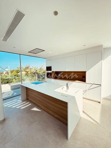 4 bedroom Villa for sale in San Eugenio, Adeje with pool - € 2,690,000 (Ref: 8790376)