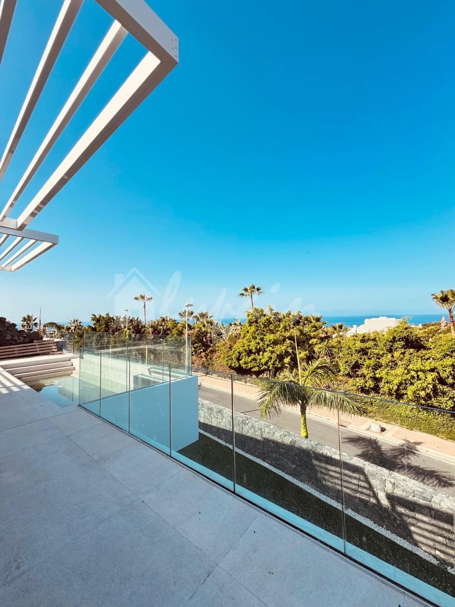 4 bedroom Villa for sale in San Eugenio with pool - € 2,690,000 (Ref: 8790376)