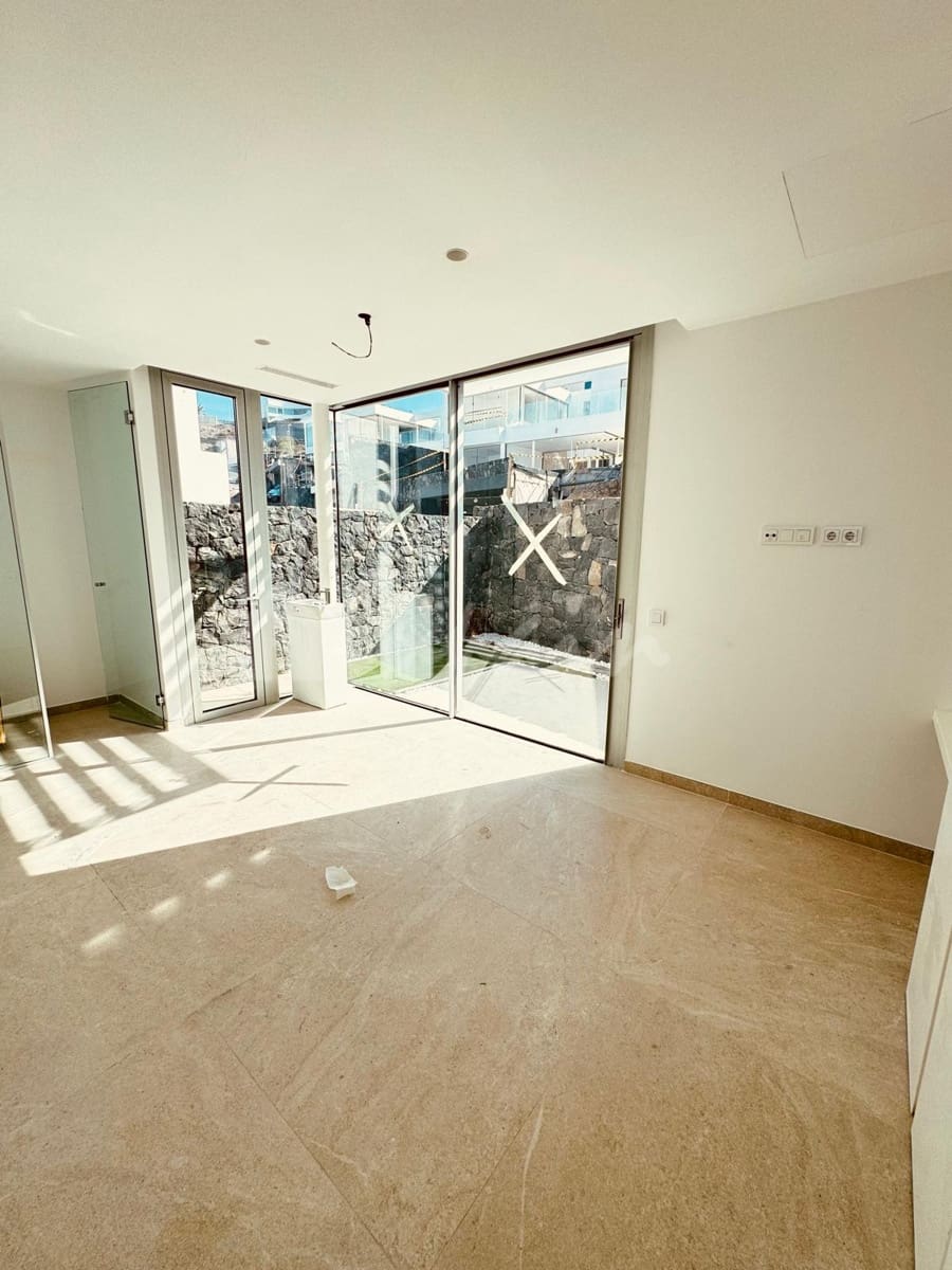 4 bedroom Villa for sale in San Eugenio with pool - € 2,690,000 (Ref: 8790376)