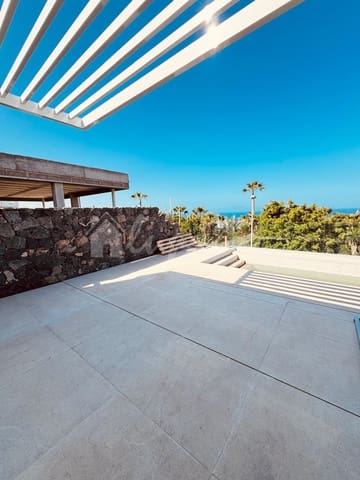 4 bedroom Villa for sale in San Eugenio, Adeje with pool - € 2,690,000 (Ref: 8790376)