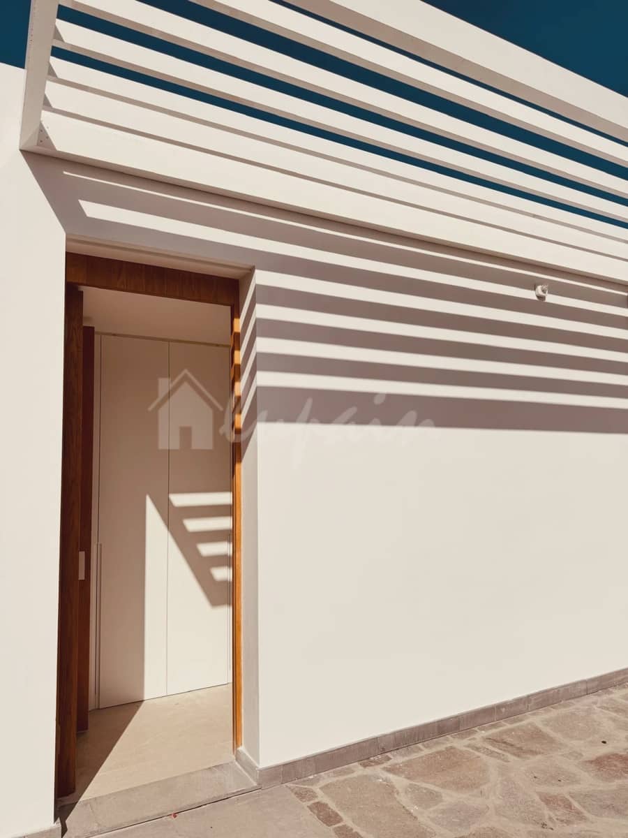 4 slaapkamer Villa te koop in San Eugenio met zwembad - € 2.690.000 (Ref: 8790376)