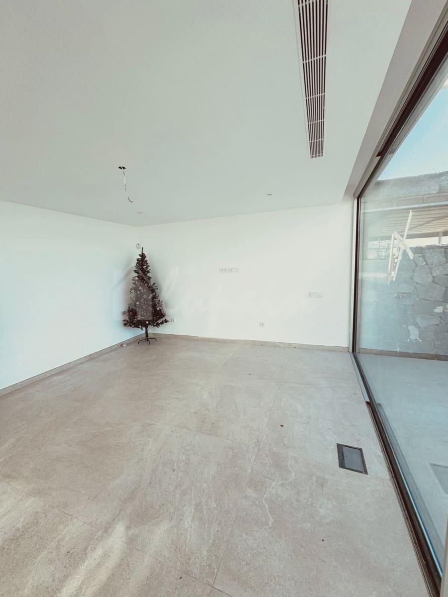 4 slaapkamer Villa te koop in San Eugenio met zwembad - € 2.690.000 (Ref: 8790376)