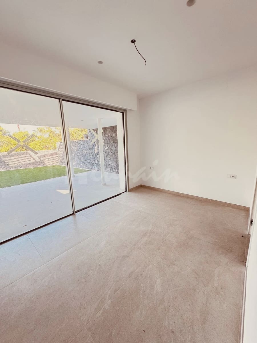 4 slaapkamer Villa te koop in San Eugenio met zwembad - € 2.690.000 (Ref: 8790376)