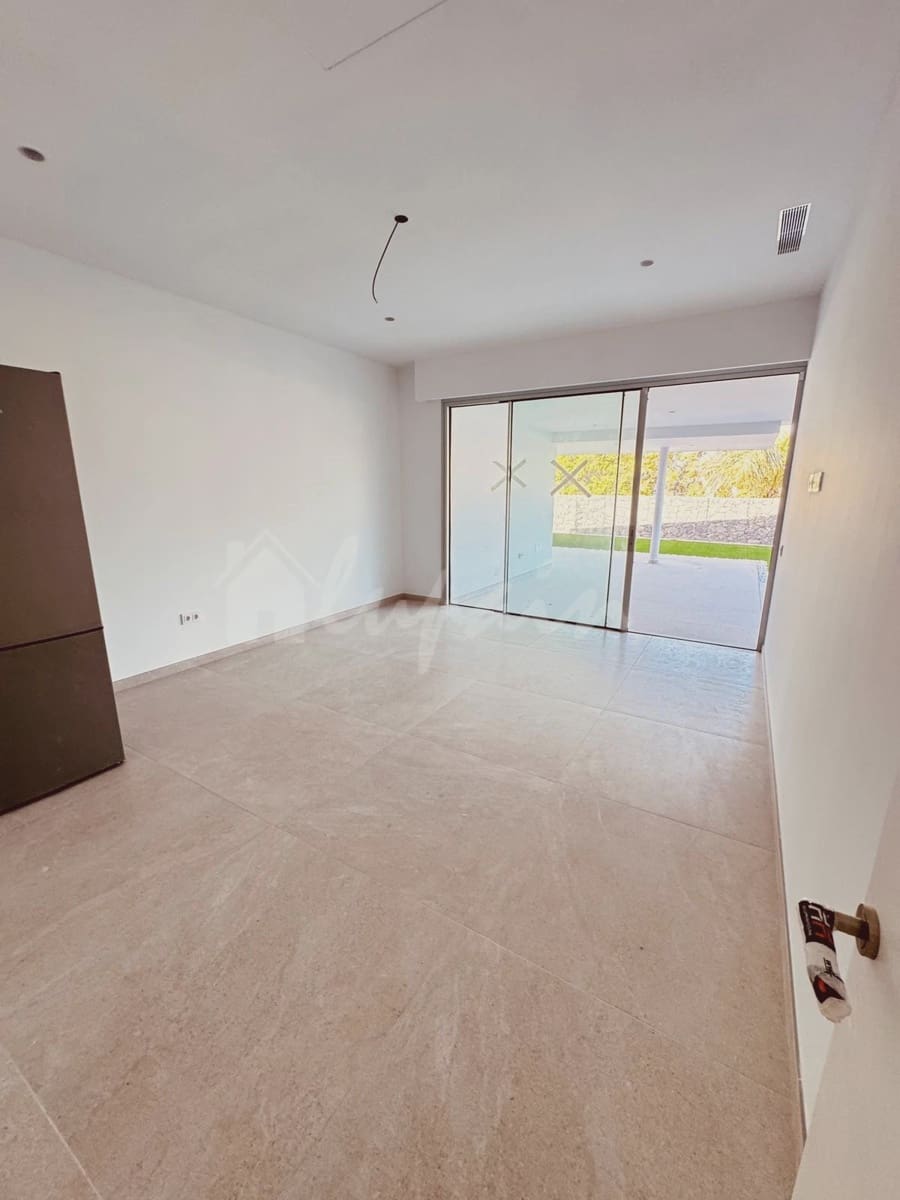 4 slaapkamer Villa te koop in San Eugenio met zwembad - € 2.690.000 (Ref: 8790376)