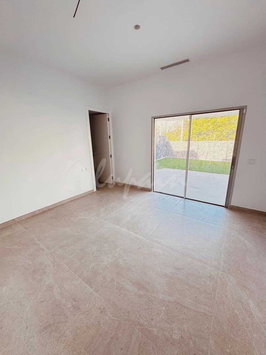 4 slaapkamer Villa te koop in San Eugenio met zwembad - € 2.690.000 (Ref: 8790376)