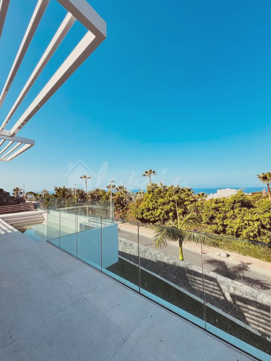 4 slaapkamer Villa te koop in San Eugenio met zwembad - € 2.690.000 (Ref: 8790376)