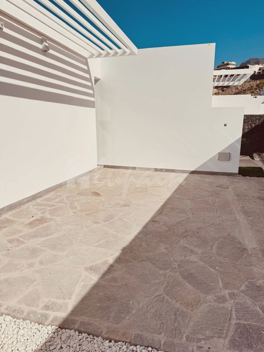 4 slaapkamer Villa te koop in San Eugenio met zwembad - € 2.690.000 (Ref: 8790376)