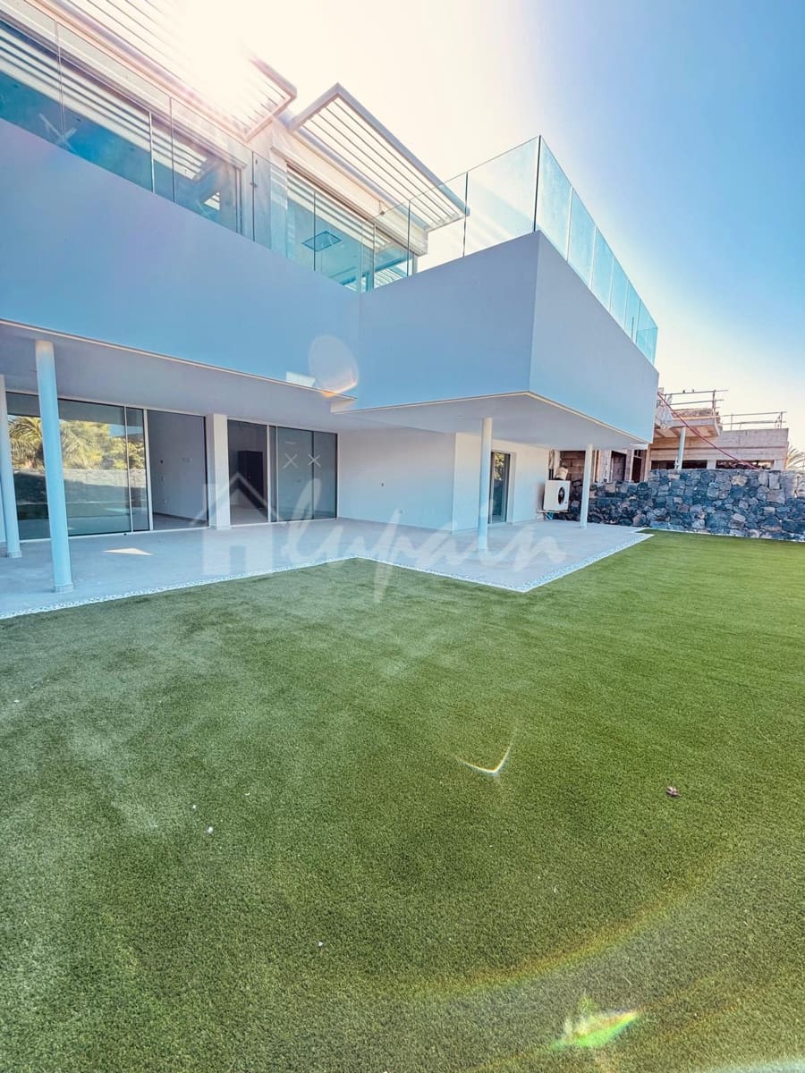 4 bedroom Villa for sale in San Eugenio with pool - € 2,690,000 (Ref: 8790376)