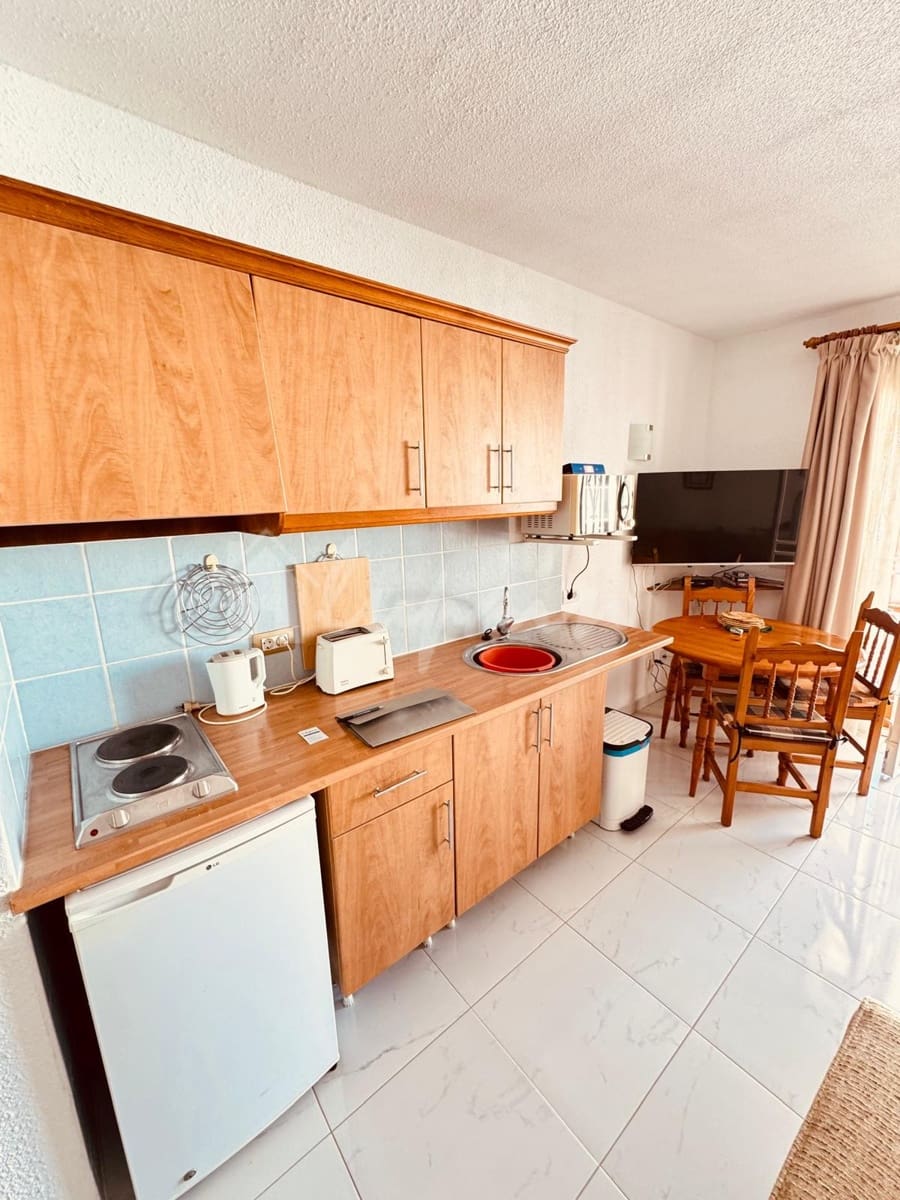 Studio for sale in Los Cristianos with pool - € 192,500 (Ref: 8815179)