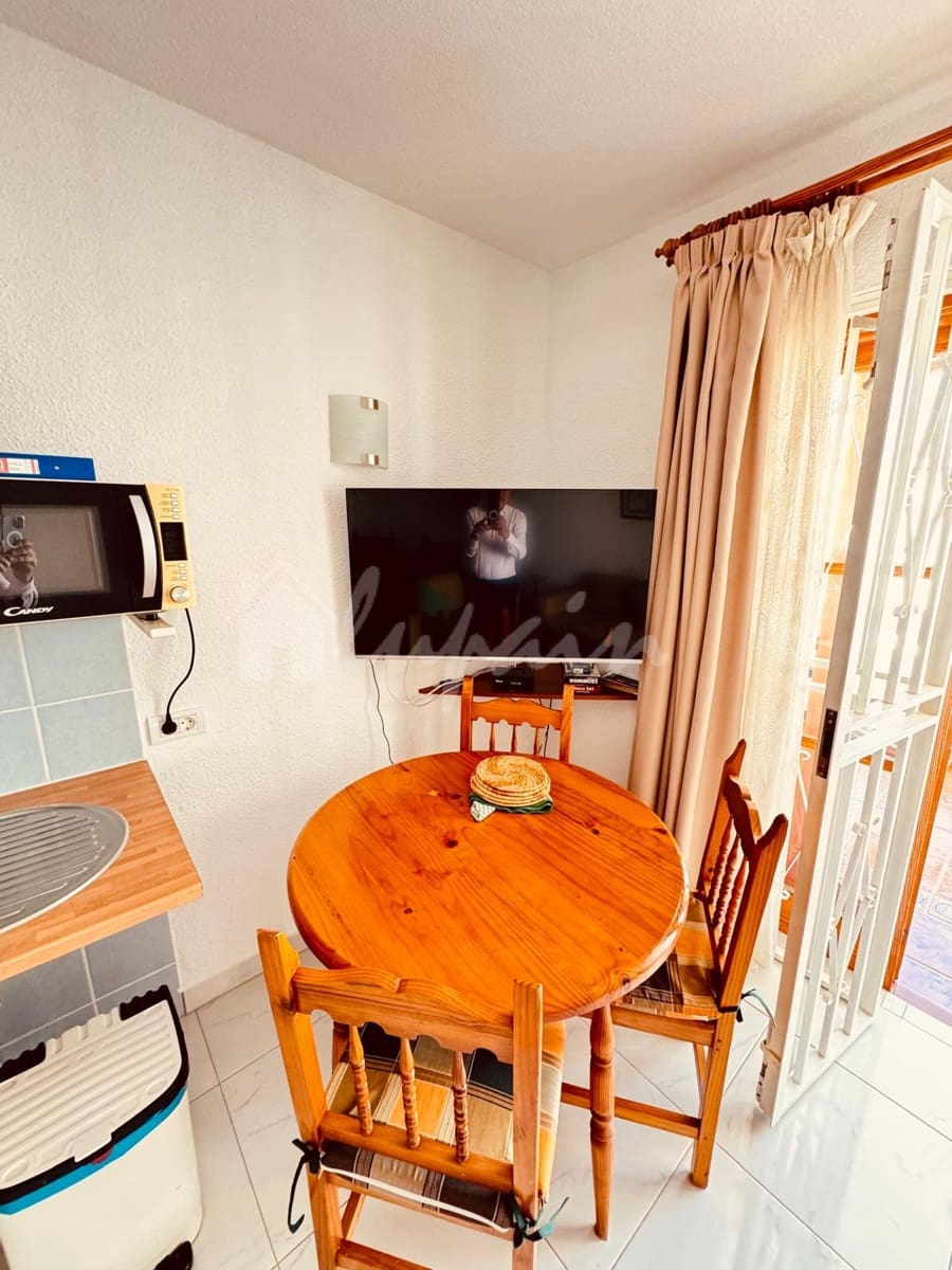 Studio for sale in Los Cristianos with pool - € 192,500 (Ref: 8815179)