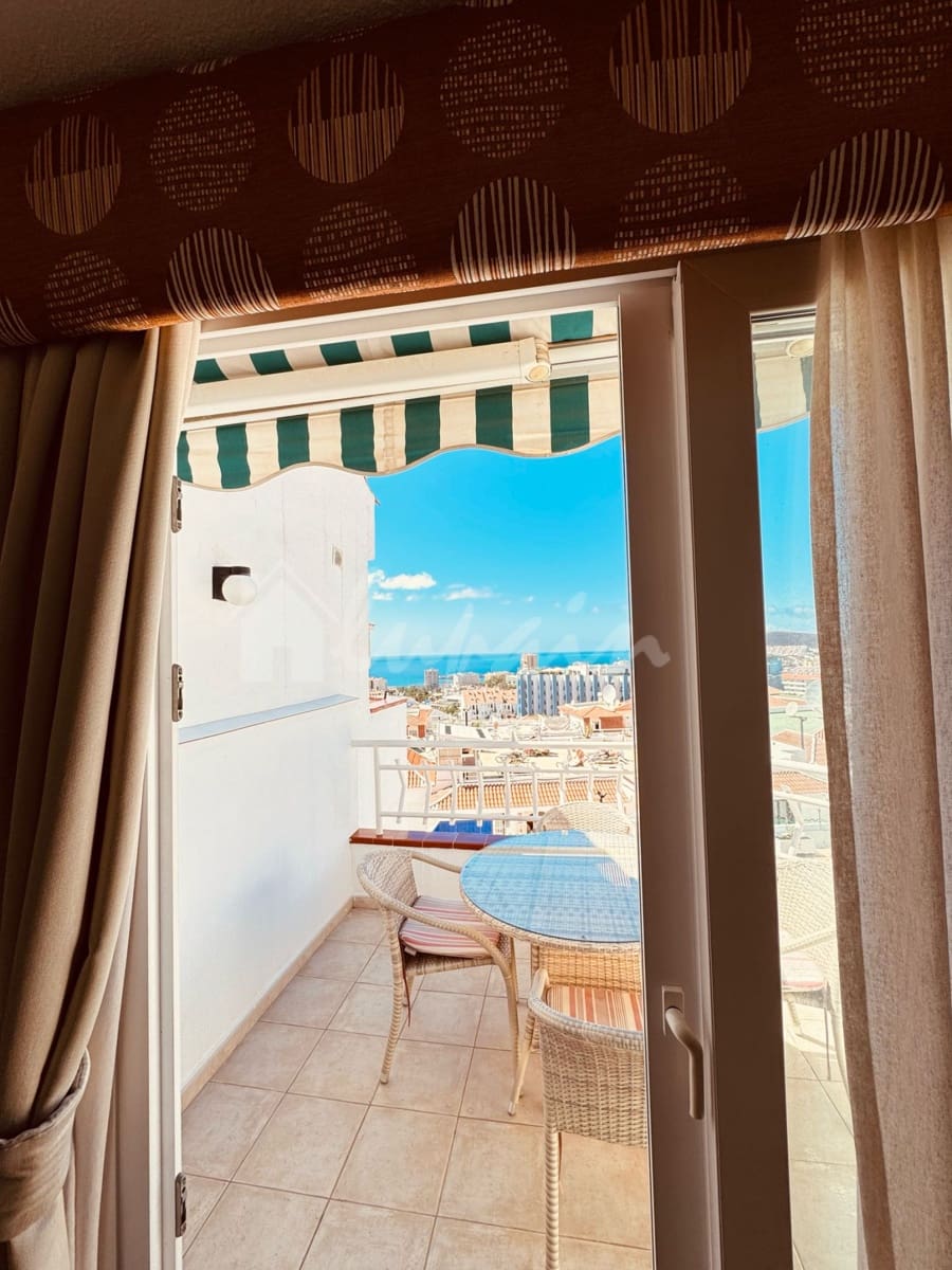 3 quarto Penthouse para venda em Los Cristianos com piscina - 349 900 € (Ref: 8863334)