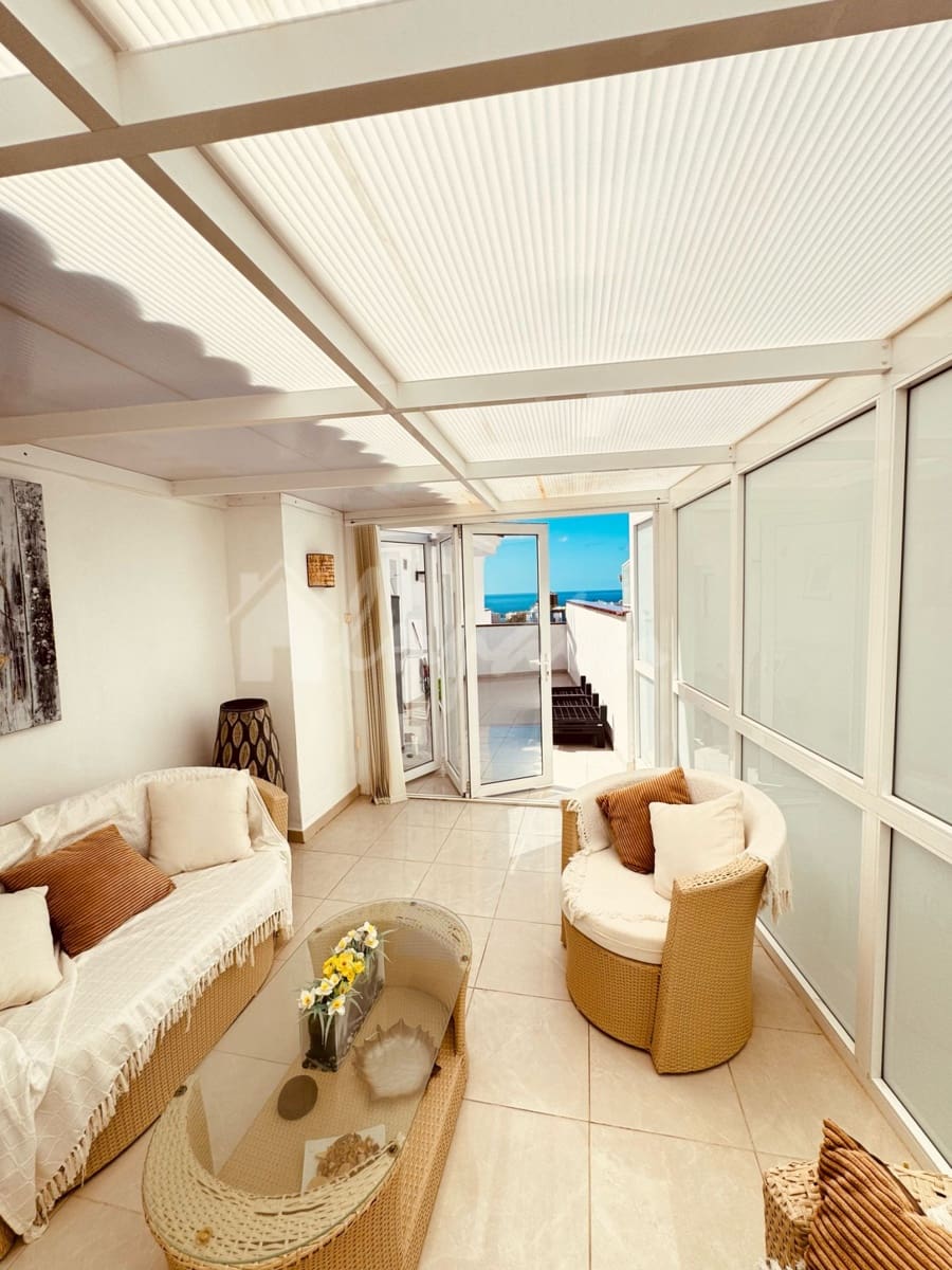 3 quarto Penthouse para venda em Los Cristianos com piscina - 349 900 € (Ref: 8863334)