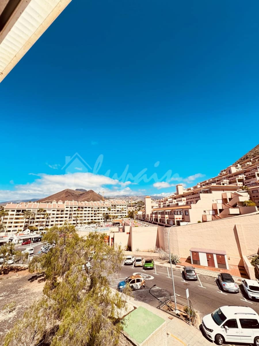 3 quarto Penthouse para venda em Los Cristianos com piscina - 349 900 € (Ref: 8863334)