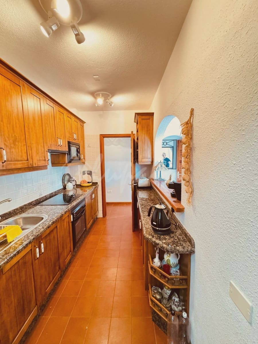 2 makuuhuone Huoneisto myytävänä paikassa Los Cristianos mukana uima-altaan - 385 000 € (Ref: 8912329)