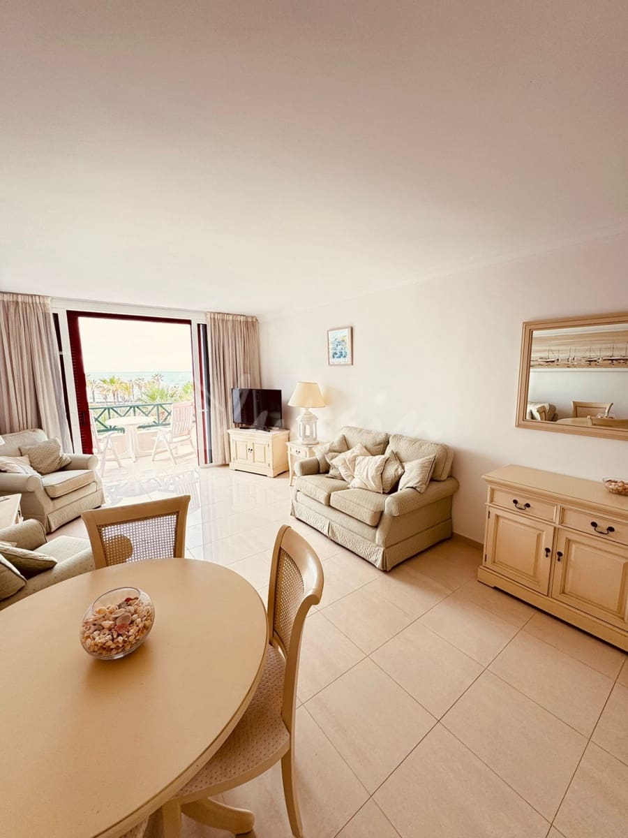 2 soverom Leilighet til salgs i Playa de las Americas med svømmebasseng - € 925 000 (Ref: 8942189)