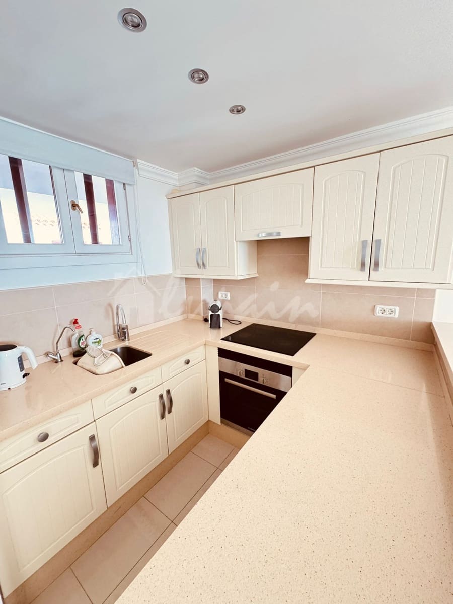 2 soverom Leilighet til salgs i Playa de las Americas med svømmebasseng - € 925 000 (Ref: 8942189)