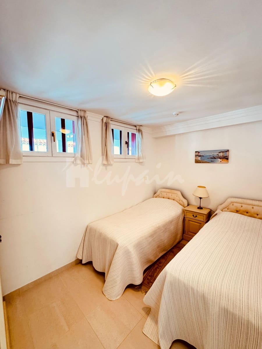 2 soverom Leilighet til salgs i Playa de las Americas med svømmebasseng - € 925 000 (Ref: 8942189)