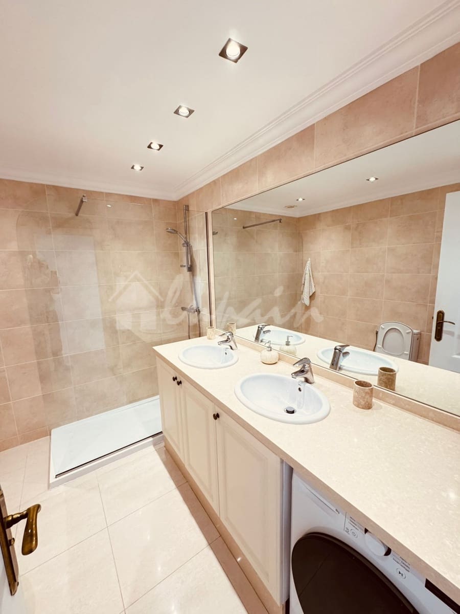 2 soverom Leilighet til salgs i Playa de las Americas med svømmebasseng - € 925 000 (Ref: 8942189)