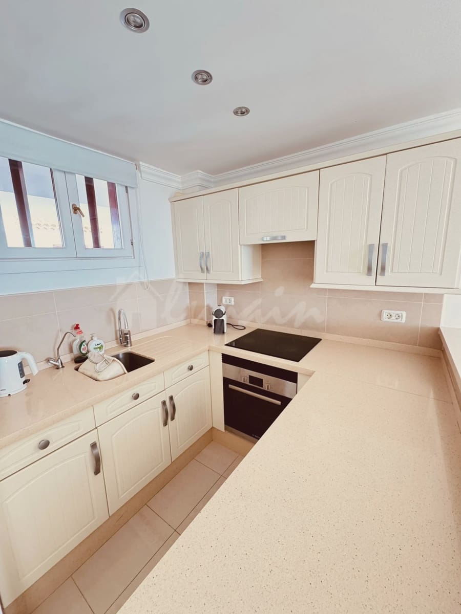 2 soveværelse Lejlighed til salg i Playa de las Americas med swimmingpool - € 925.000 (Ref: 8942189)