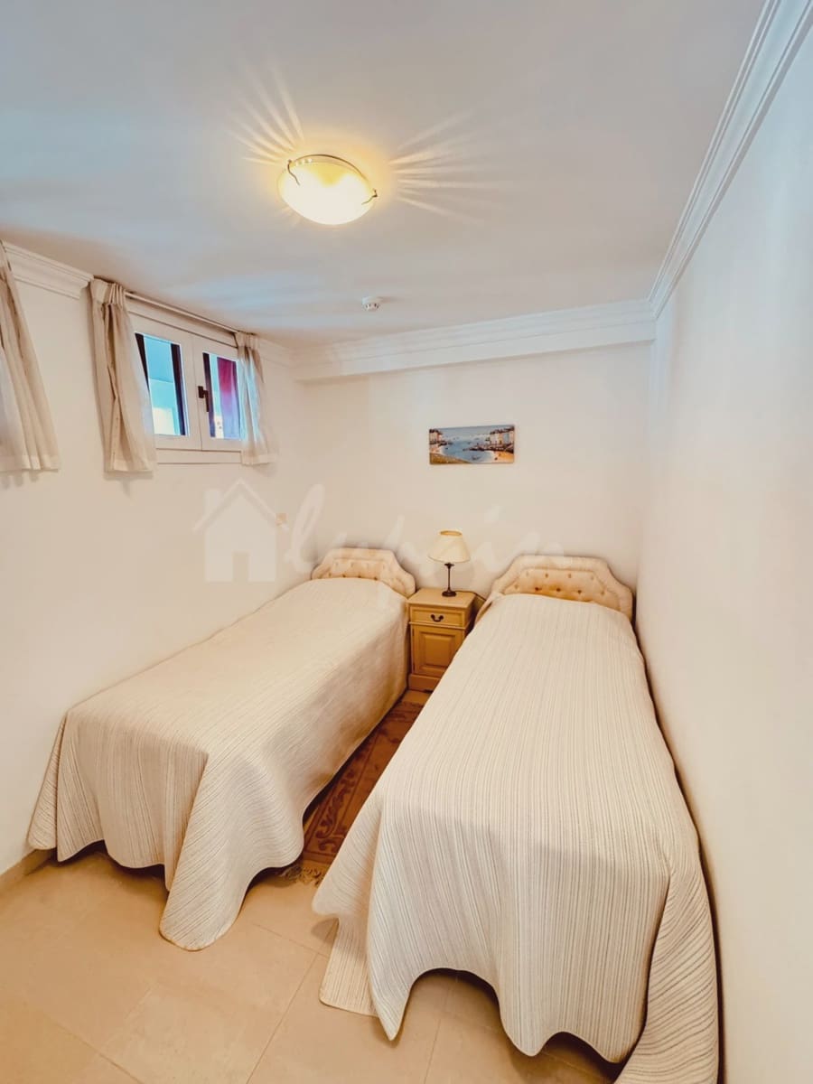 2 soveværelse Lejlighed til salg i Playa de las Americas med swimmingpool - € 925.000 (Ref: 8942189)