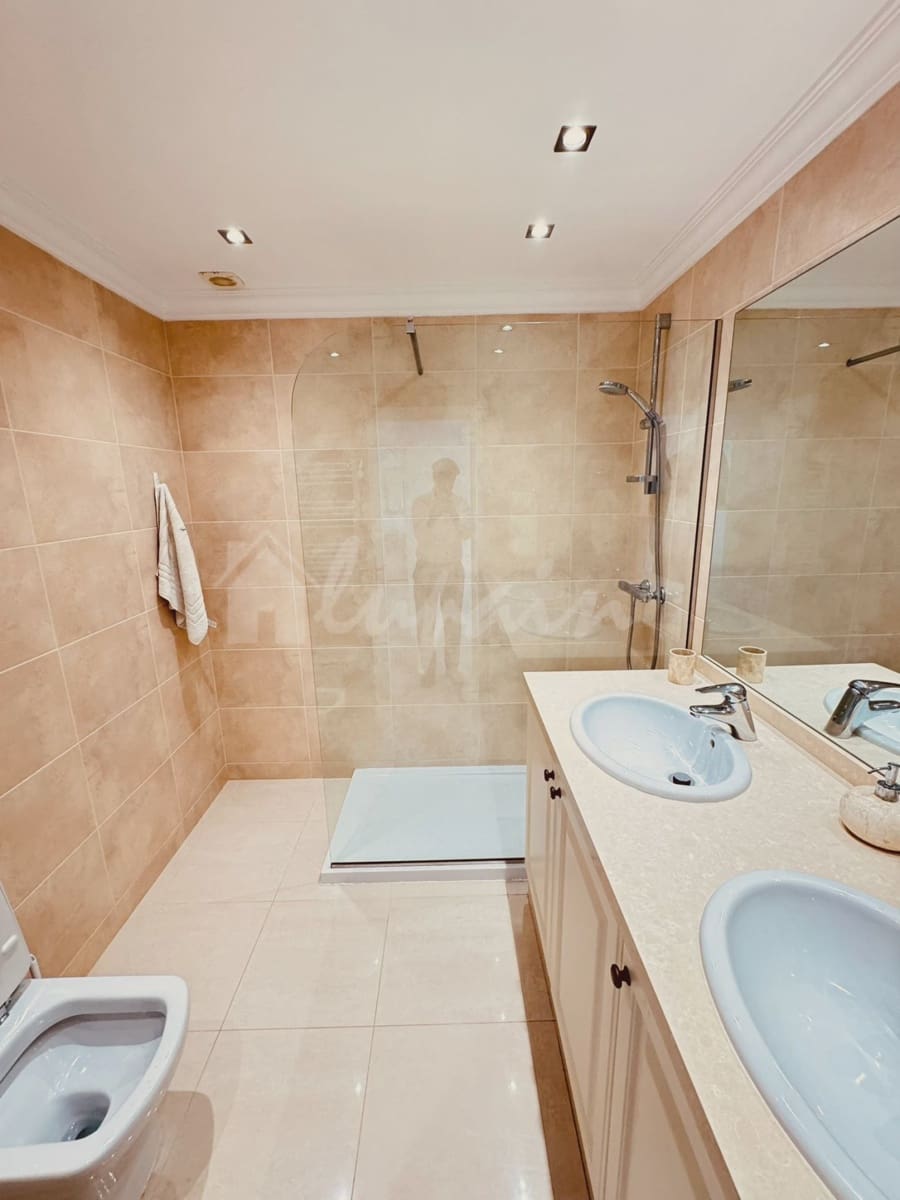 2 soveværelse Lejlighed til salg i Playa de las Americas med swimmingpool - € 925.000 (Ref: 8942189)