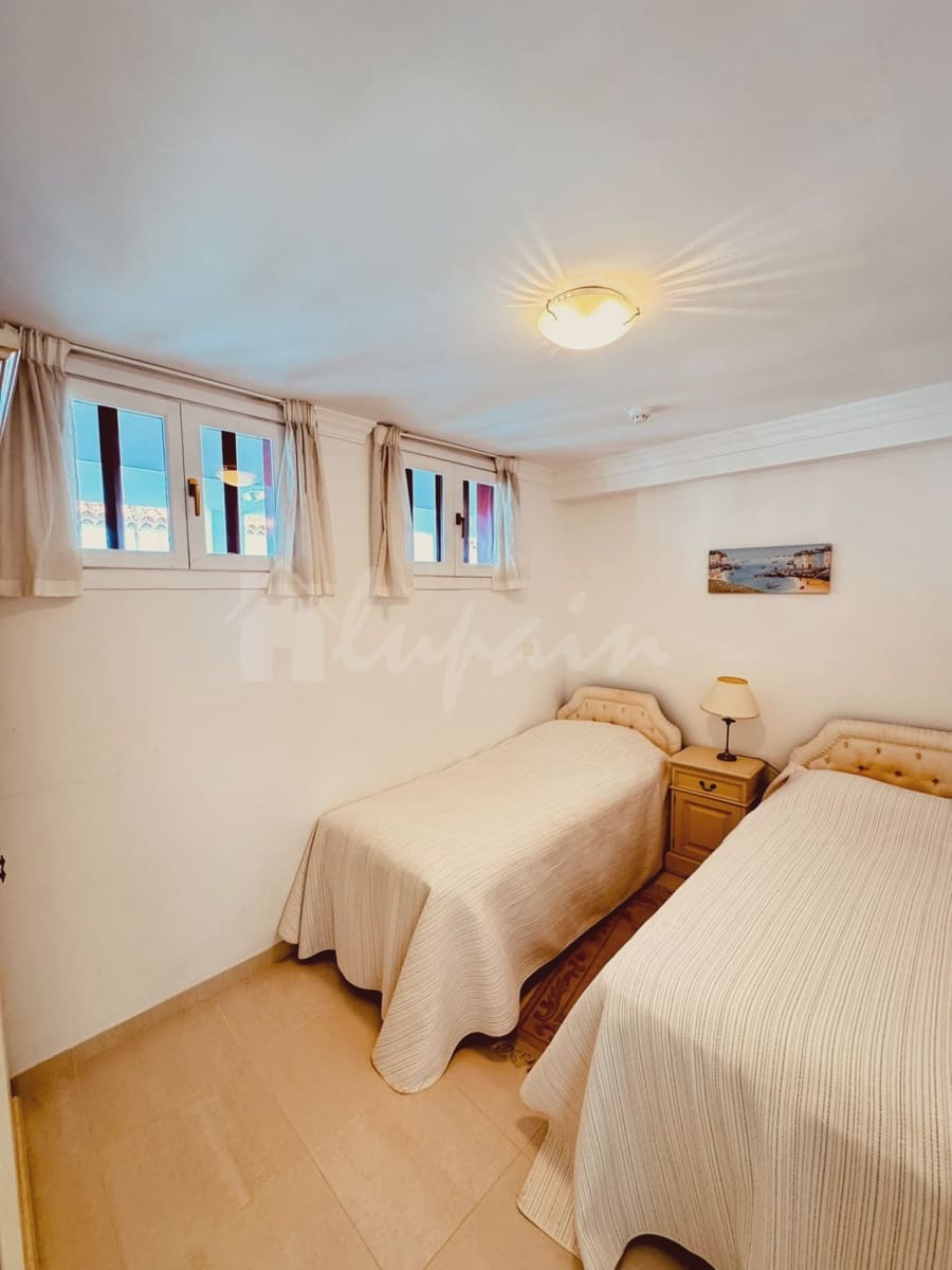 2 soveværelse Lejlighed til salg i Playa de las Americas med swimmingpool - € 925.000 (Ref: 8942189)