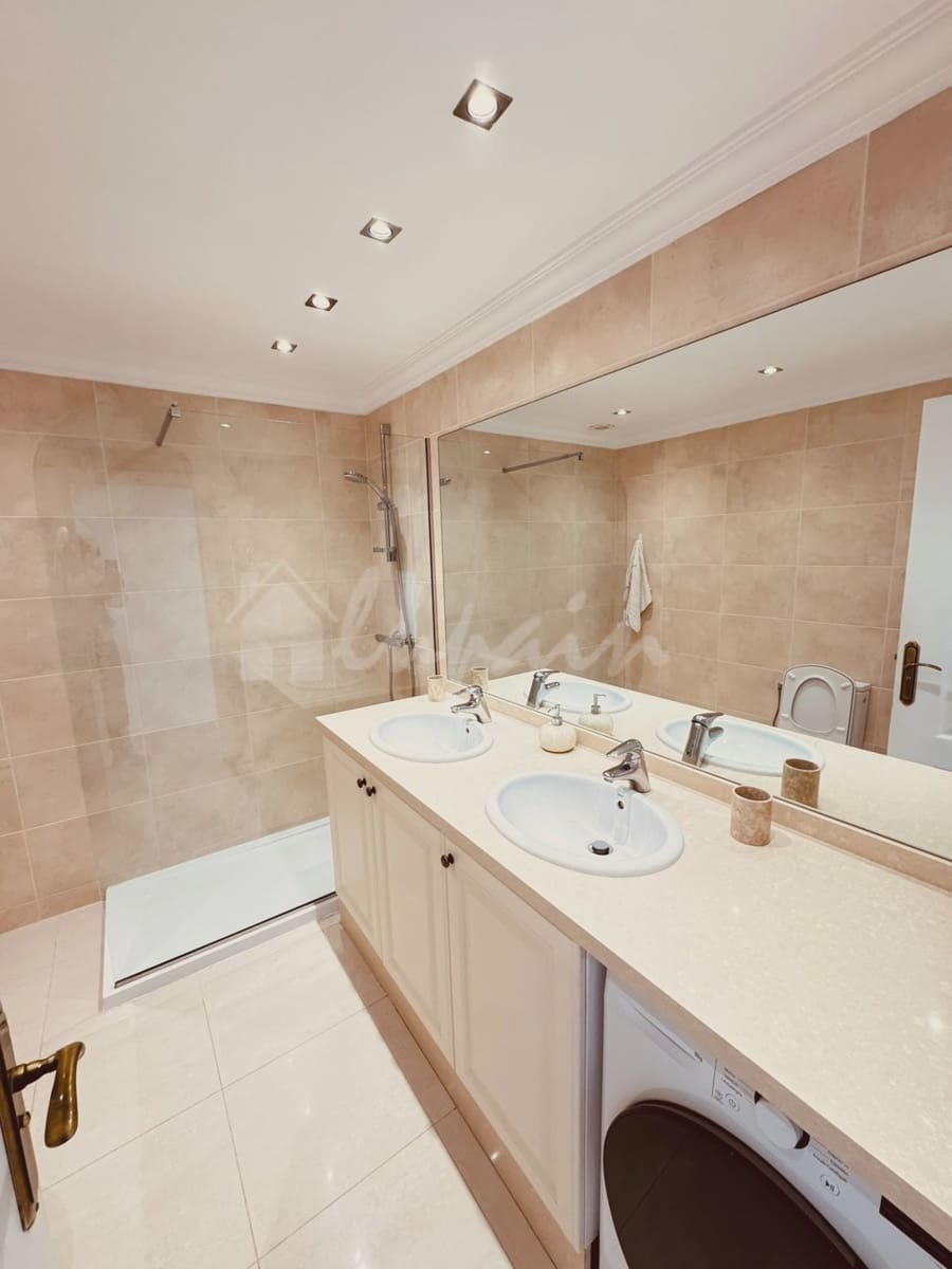 2 soveværelse Lejlighed til salg i Playa de las Americas med swimmingpool - € 925.000 (Ref: 8942189)