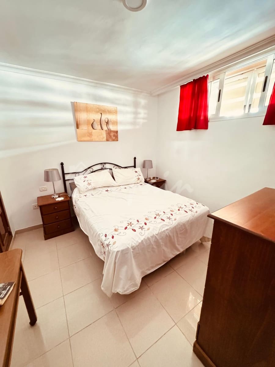 1 bedroom Apartment for sale in Los Cristianos with pool - € 260,000 (Ref: 8942191)