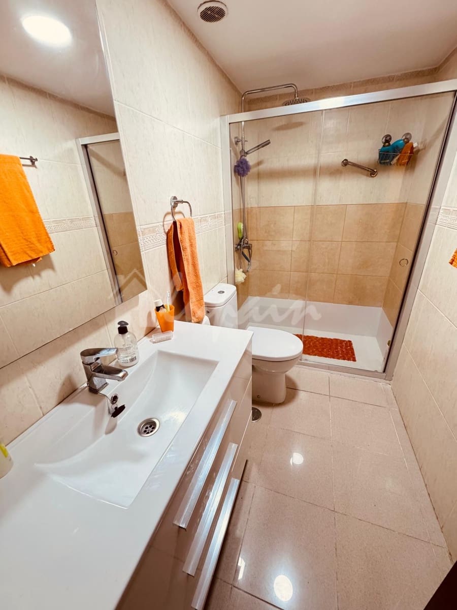 1 bedroom Apartment for sale in Los Cristianos with pool - € 260,000 (Ref: 8942191)